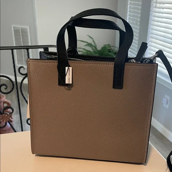 Marc Jacobs Taupe, Cream & Black Leather Tote - Picture 8 of 10